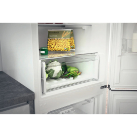 Hotpoint 60cm Fridge Freezer - White - 2