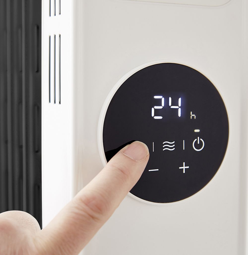 Black & Decker 1.5KW Digital Oil Filled Radiator - Black & White thumbnail image