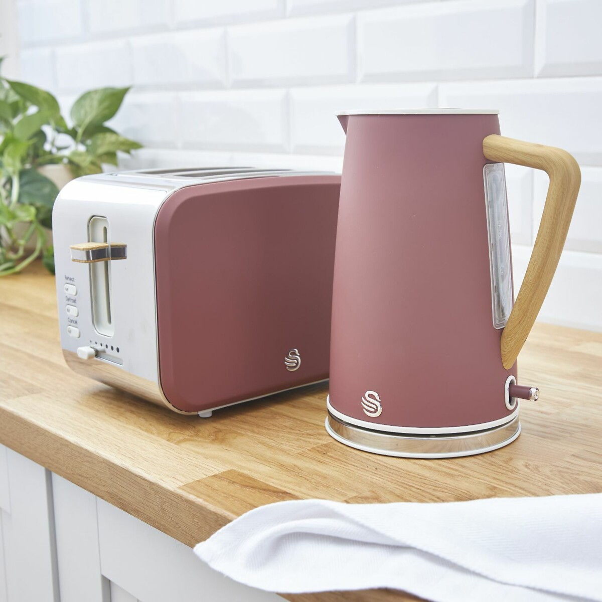 Swan Jug Kettle - Fuchsia Rose thumbnail image